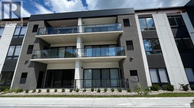 Building Photo - 140 Main St E