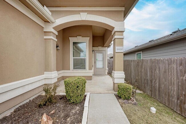 Foto del edificio - 18820 James Carter Jr St