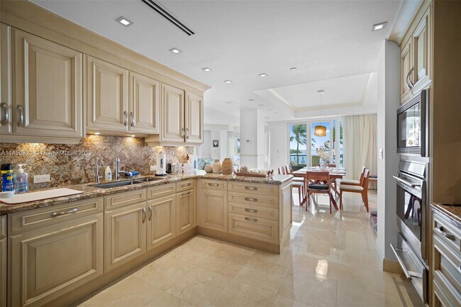 Foto del edificio - 2426 Fisher Island Dr