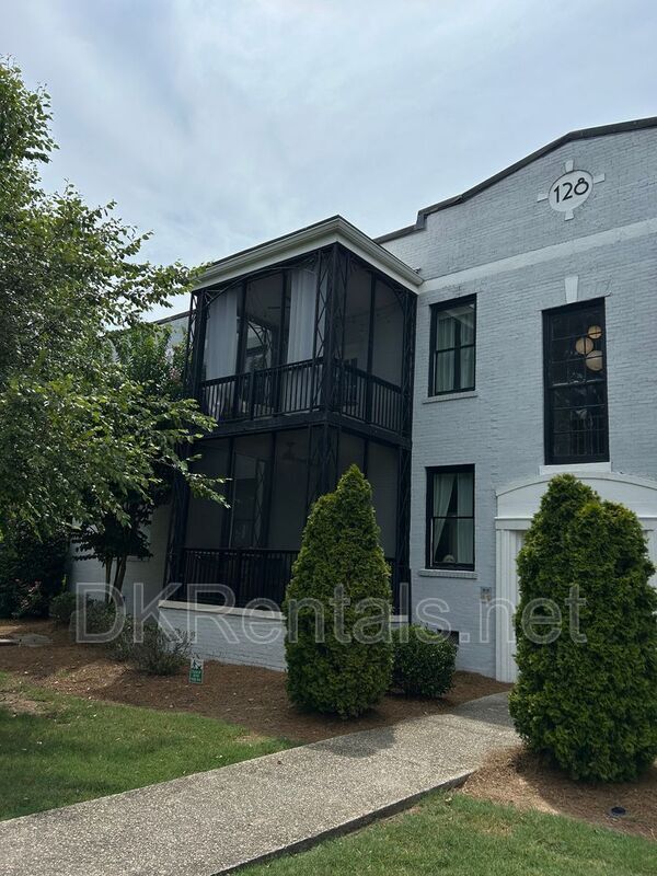 Foto del edificio - 128 Peachtree Memorial Dr NW