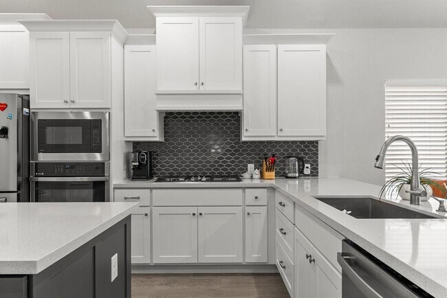 Foto del edificio - 204 Blf Crk Ln