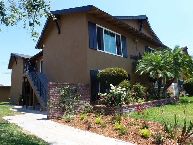 Building Photo - 8641 Cerritos Ave