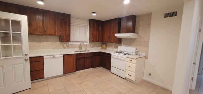 Foto del edificio - 10019 Tujunga Canyon Blvd