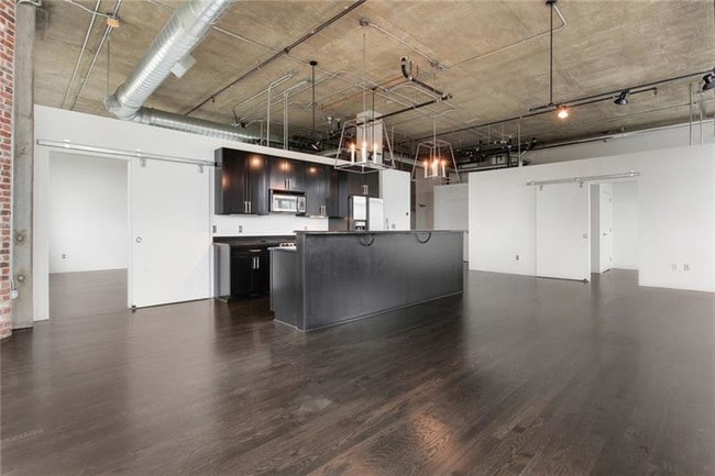 Building Photo - 3180 Mathieson Dr NE