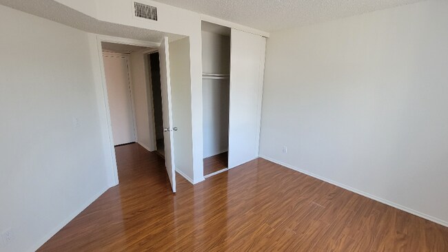 Foto del edificio - 6825 Haskell Ave