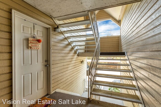 Building Photo - 1190 Waterside Cove