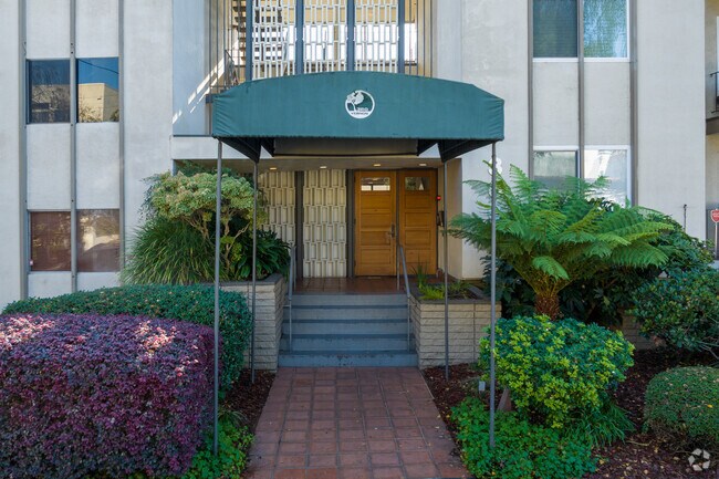 Entrada - 360 Vernon St