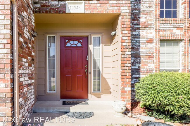 Building Photo - 3 br, 2.5 bath House - 10943 E. 76th St