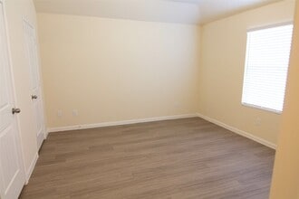 Building Photo - 909 Ember Wood Ct