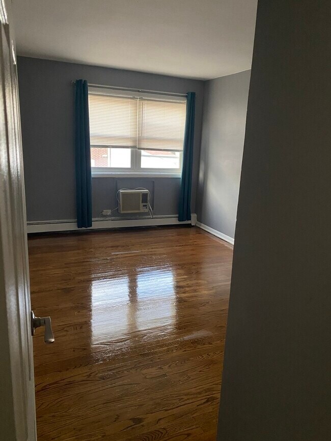 Foto del edificio - 2411 W Balmoral Ave