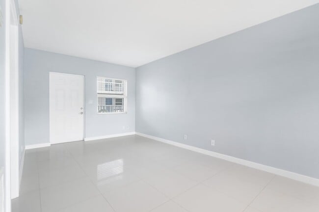 Building Photo - 416 NE 15th Ave