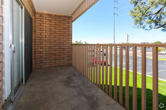 1BD, 1BA - 720SF C With Patio - Woodberry Heights