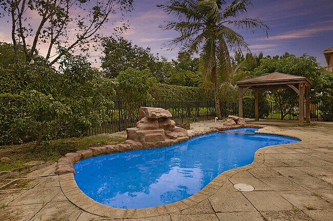 Foto del edificio - 748 Cresta Cir