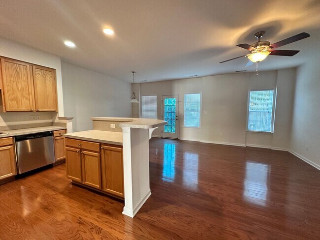 Building Photo - Townhome in Liberty Crossing! Available NOW!