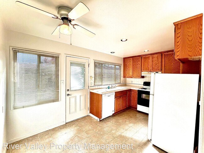 Foto del edificio - 2 br, 1 bath House - 3106 Miramar Rd