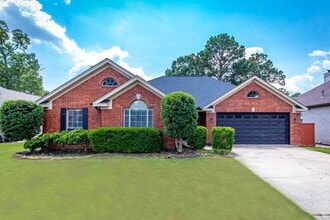Building Photo - 216 Chantilly Cir