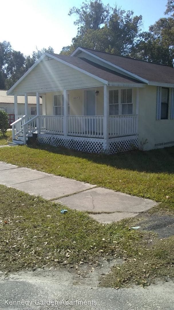 Building Photo - 3 br, 1 bath House - 1017 Pine St.