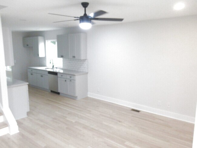 Foto del edificio - Renovated & Ready in Downtown Maiden