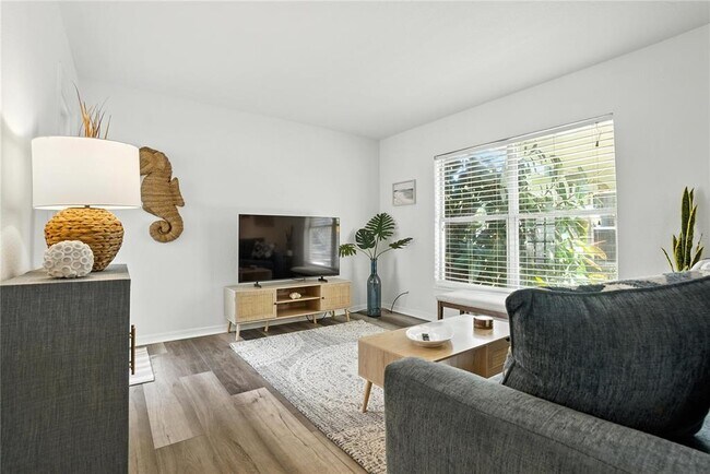 Foto del edificio - 1799 N Highland Ave