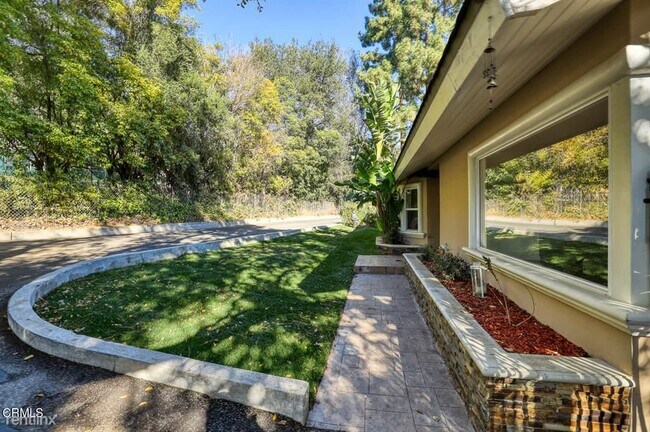 Building Photo - 4 br, 3 bath House - 4952 Alta Canyada Rd