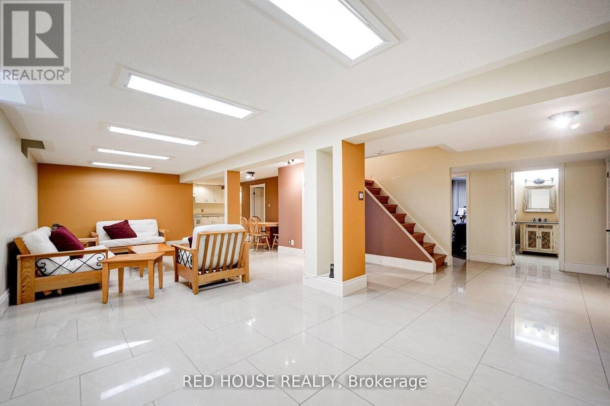 Primary Photo - 4450 Mayflower Dr