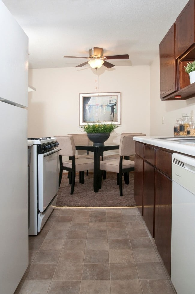 Moonraker Apartments Rentals Brooklyn Park, MN