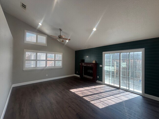 Foto del edificio - 1150 Buckthorn Ln