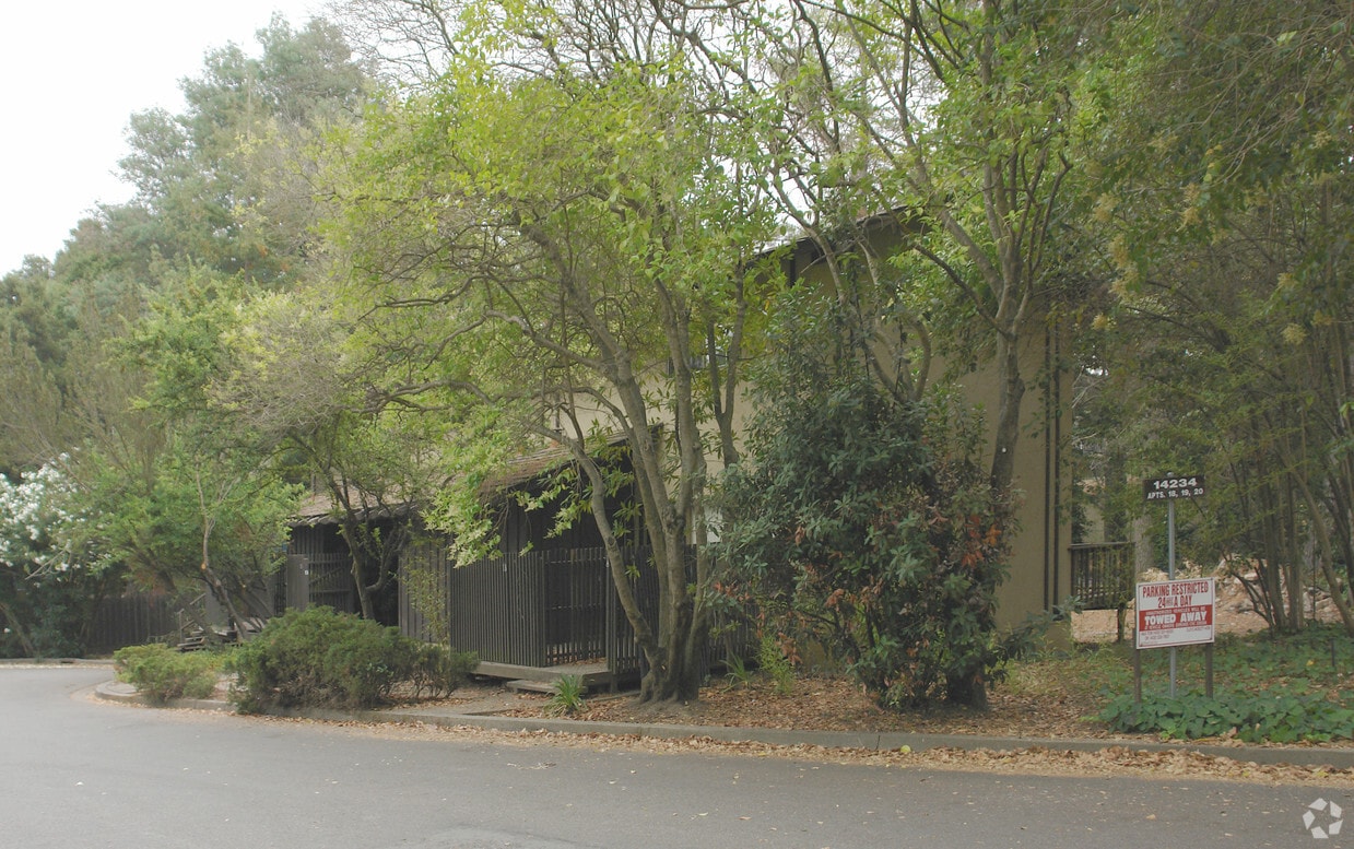 Building Photo - Brookside Glen