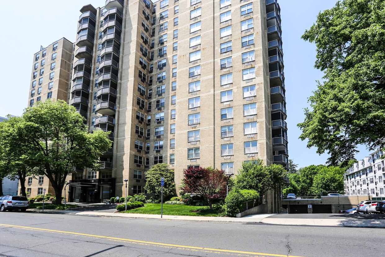 Primary Photo - 50 Glenbrook Rd