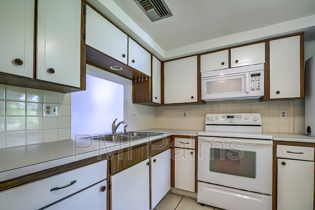 Foto del edificio - 4223 Touchton Pl
