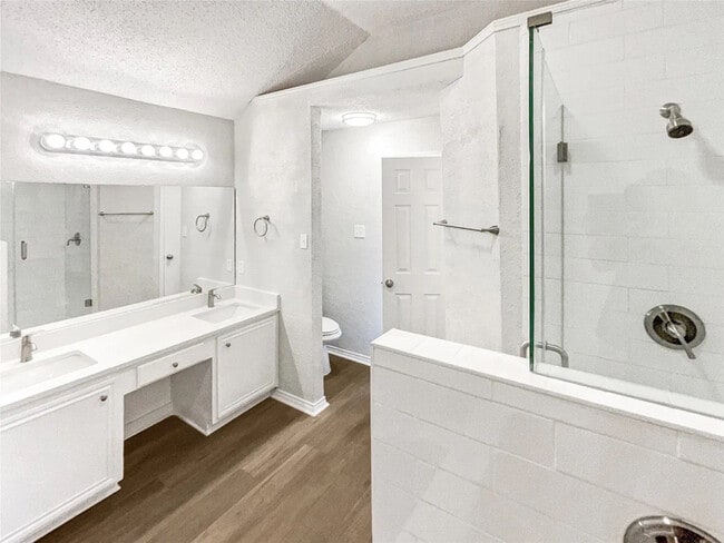 Building Photo - 6808 Driffield Cir E