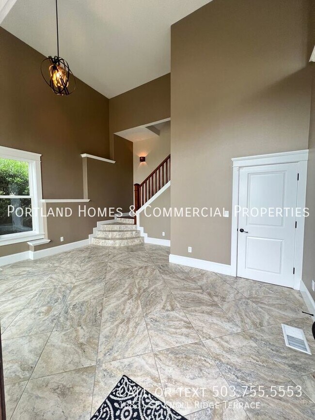 Foto del edificio - Milwaukie 4-Bedroom Home on Corner Lot, Sp...