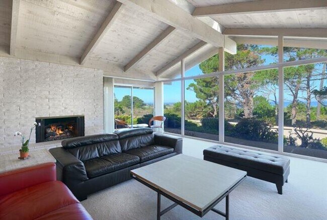 Foto del edificio - Luxury Pebble Beach Rental on 17 Mile Drive