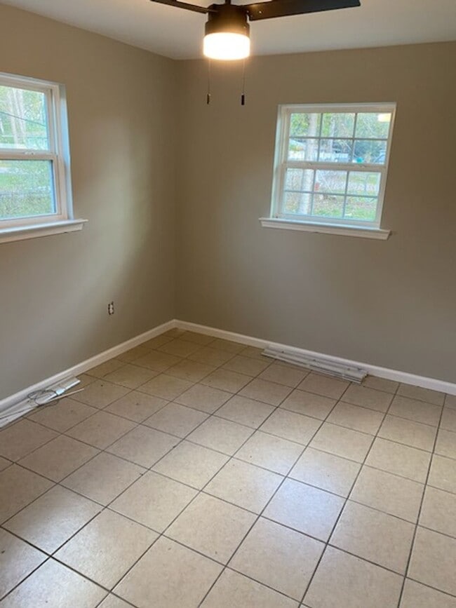 Building Photo - COMING SOON!  *PET FRIENDLY*