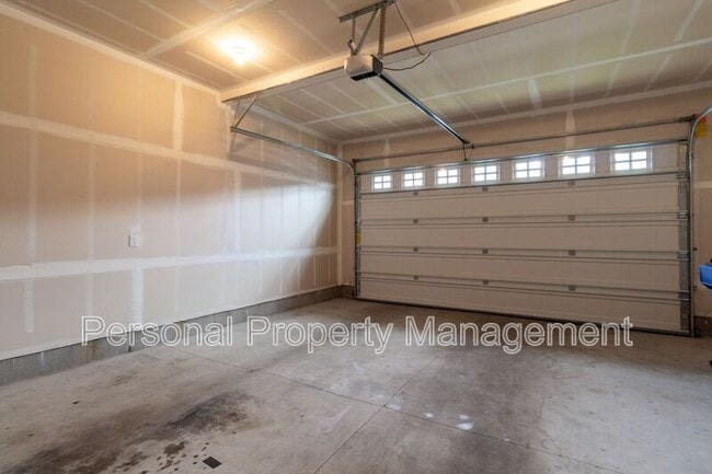 Building Photo - 1413 NE 83rd Dr