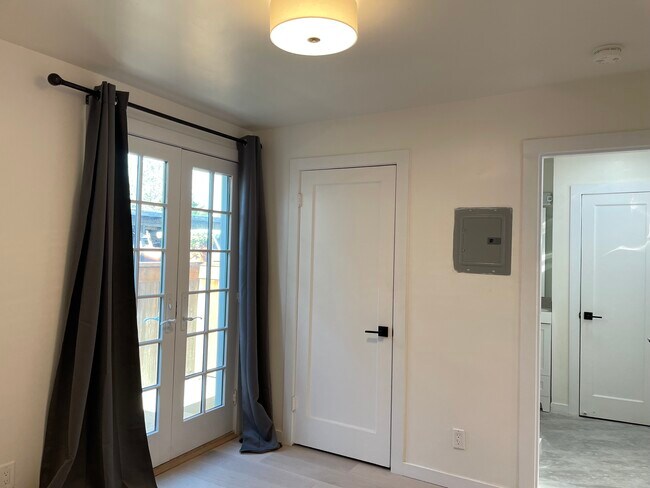 Building Photo - 1046 60th St