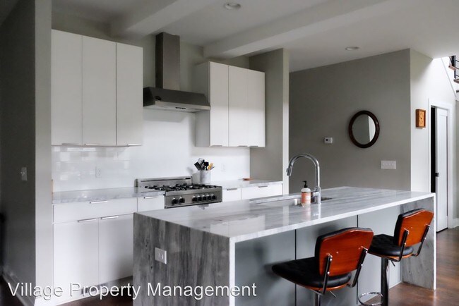 Building Photo - 4 br, 3.5 bath House - 914C Acklen Ave