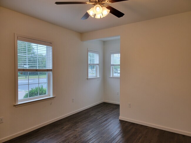 Building Photo - 619 Thornberry Ln