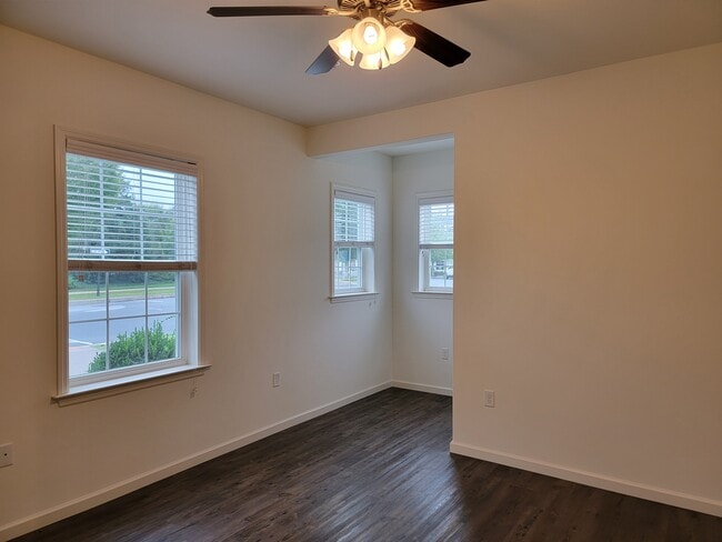 Building Photo - 619 Thornberry Ln