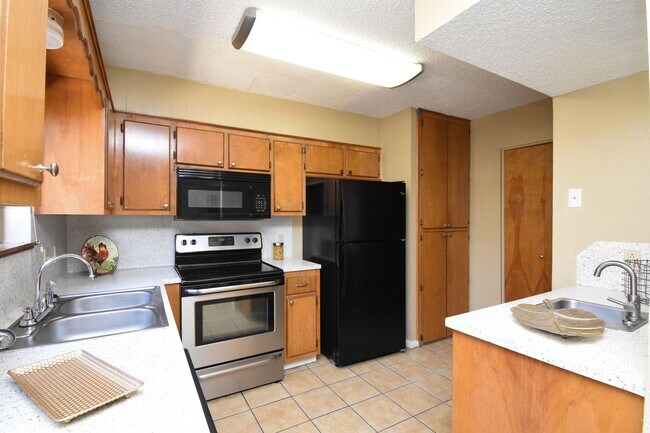 Foto del edificio - IMMEDIATE MOVE-IN W/ FIREPLACE *PERFECT FO...