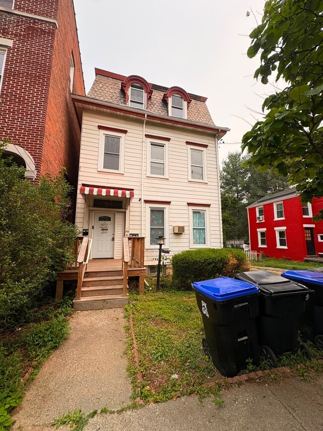 Building Photo - 86 S Hamilton St
