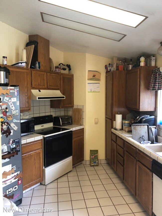 Building Photo - 2 br, 1 bath House - 1045 Ambassador Drive