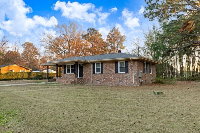 Building Photo - MOVE-IN READY! 3 BR, 1 BA Brick Ranch *EXCELLENT Wayne Mem. Drive Location!*