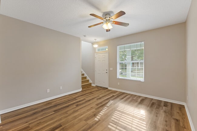 Building Photo - 506 Rainbow Springs Loop