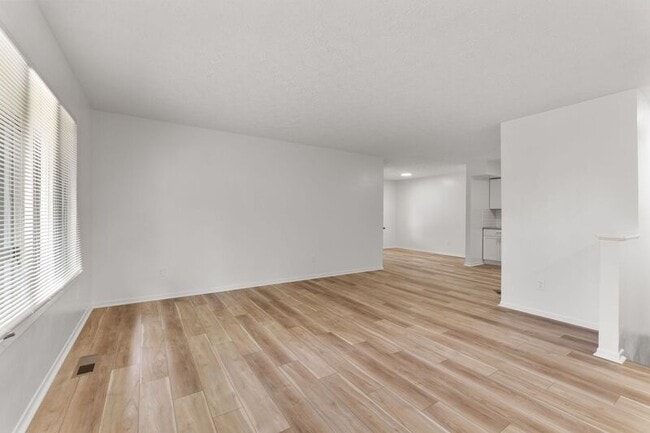Foto del edificio - 1362 Yorkland Rd