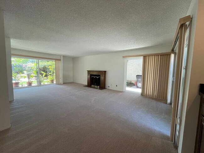 Foto del edificio - Westlake Village 4+2.5 w/pool, spa, green belt + lake access!