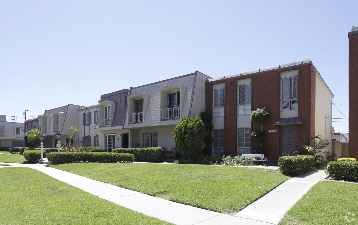 Primary Photo - 1730-1742 W Greenleaf Ave