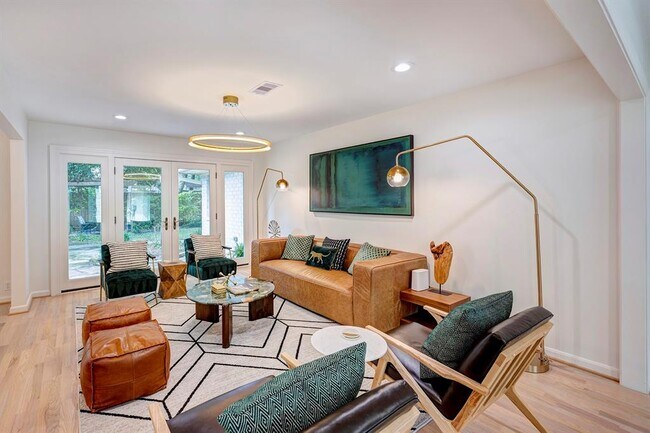 Foto del edificio - 13703 Queensbury Ln
