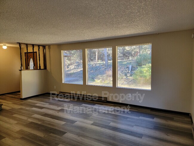 Foto del edificio - 61442 Little John Ln