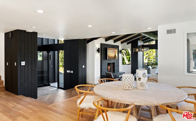 Building Photo - 6245 BUSCH Dr